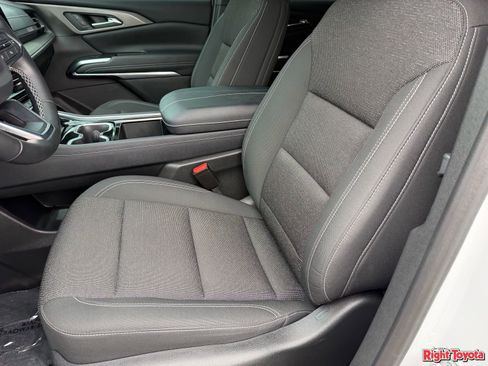 Used 2025 Chevrolet Traverse LT w/ Driver Confidence Package FWD image 22