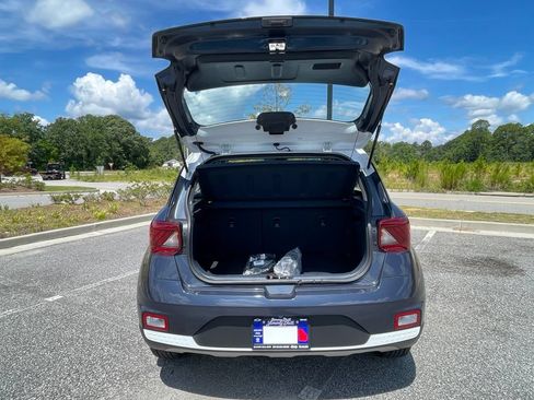Used 2023 Hyundai Venue Limited w/ Cargo Package FWD image 37