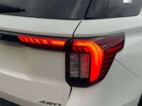 Used 2026 Ford Explorer Active AWD/4WD image 10