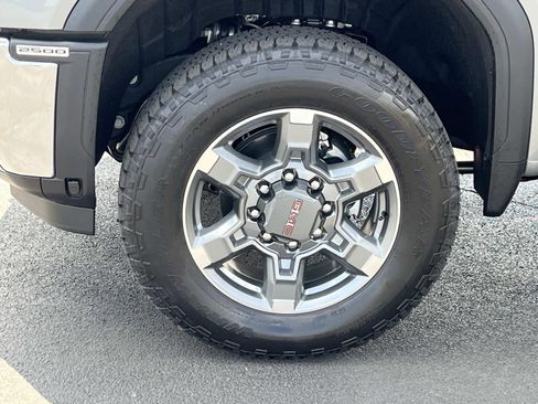 New 2026 GMC Sierra 2500 SLE w/ SLE Value Package; AWD/4WD image 13
