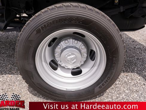 Used 2024 RAM 5500 Tradesman w/ Chrome Appearance Group AWD/4WD image 11