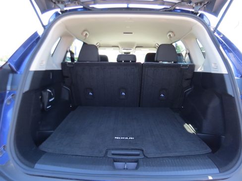 Used 2023 Nissan Rogue SV FWD image 10