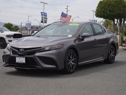 Used 2022 Toyota Camry SE w/ Cold Weather Package FWD image 8