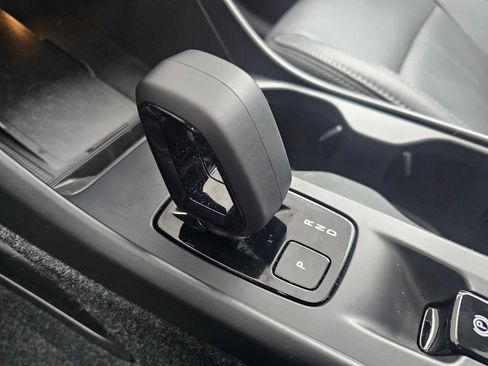 Certified 2025 Volvo XC40 B5 Core w/ Protection Package Premier image 39