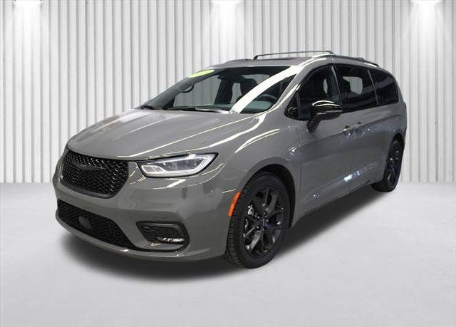Certified 2025 Chrysler Pacifica Limited FWD image 8