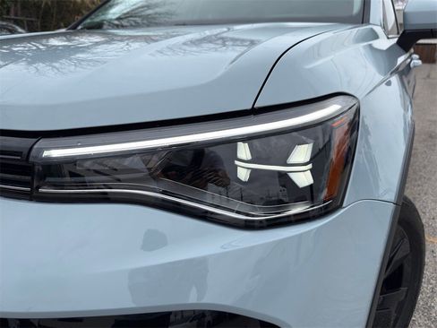 New 2026 Volkswagen Taos SE image 3