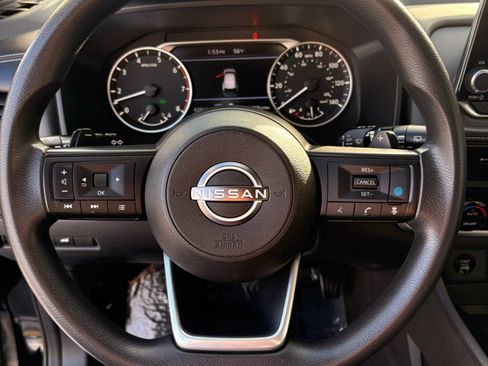 Used 2024 Nissan Rogue SV image 11