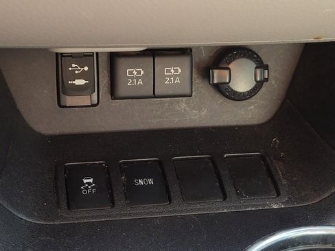 Used 2017 Toyota Highlander XLE image 33