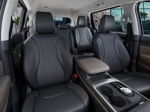 New 2026 Kia Carnival EX image 15