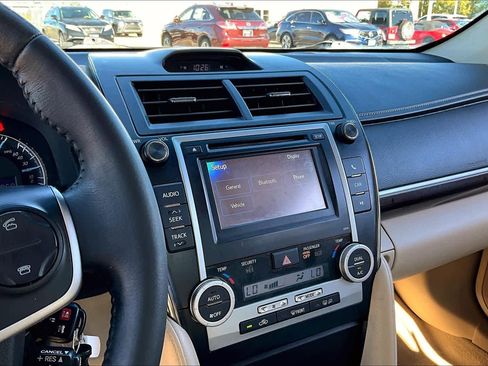 Used 2013 Toyota Camry L image 5