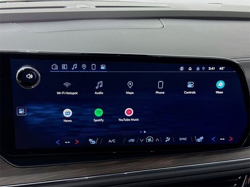 Used 2025 Chevrolet Suburban LT w/ Comfort Package image 7