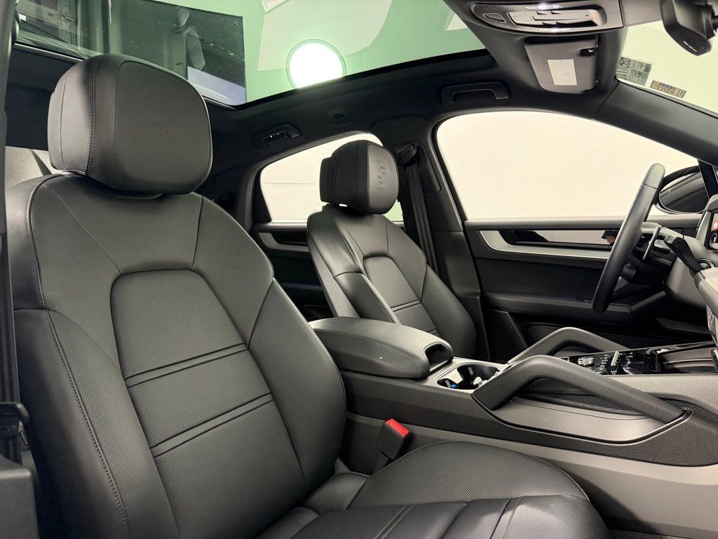 Certified 2026 Porsche Cayenne Coupe AWD/4WD image 21