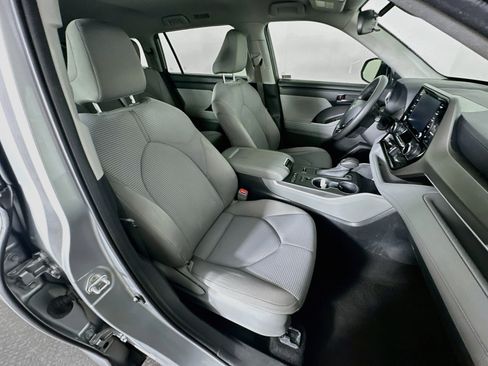 Used 2020 Toyota Highlander L FWD image 30
