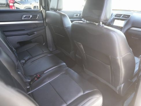 Certified 2018 Ford Explorer XLT w/ Equipment Group 202A image 17