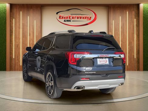 Used 2023 GMC Acadia SLT w/ Preferred Package FWD image 4