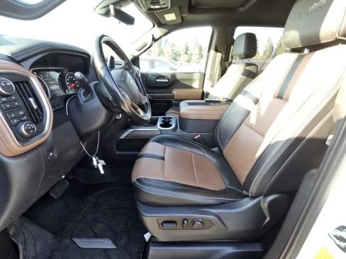 Used 2021 Chevrolet Silverado 1500 High Country w/ Technology Package AWD/4WD image 4