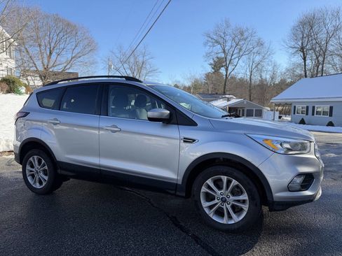 Used 2017 Ford Escape SE w/ Equipment Group 201A image 10