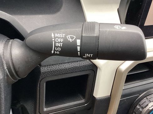 Used 2024 Toyota Tacoma TRD Off-Road image 27