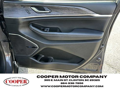 Used 2022 Jeep Grand Cherokee Overland w/ Advanced Protech Group III image 14