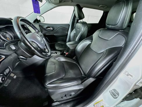 Used 2020 Jeep Cherokee Latitude Plus FWD image 24