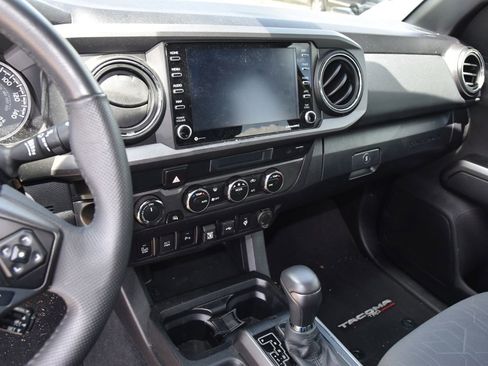 Used 2023 Toyota Tacoma TRD Off-Road w/ Technology Package AWD/4WD image 9