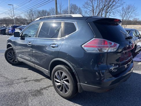 Used 2016 Nissan Rogue SL w/ SL Premium Package image 3