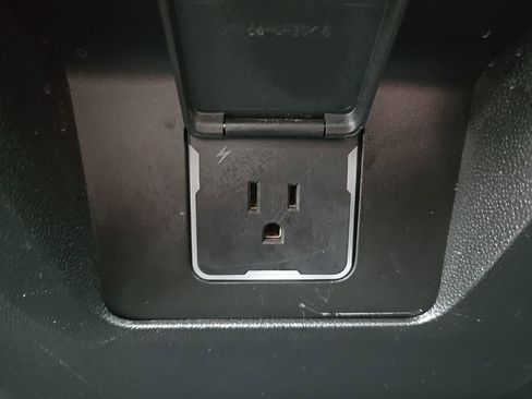 Used 2023 GMC Yukon SLT w/ SLT Premium Package image 49