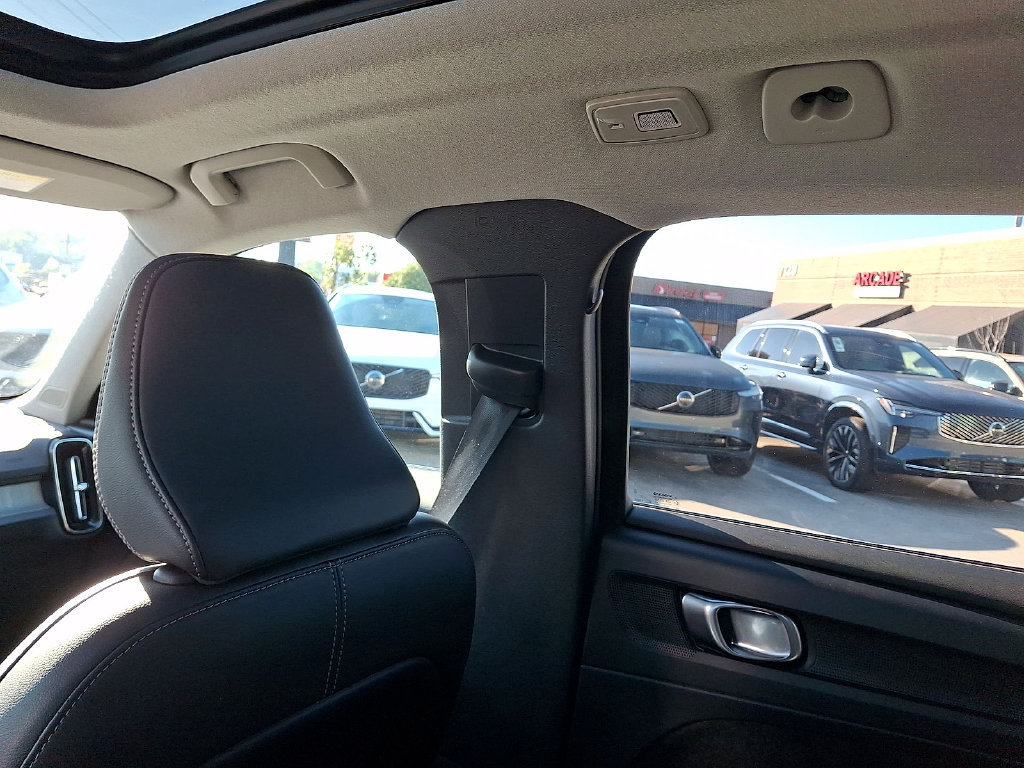 Certified 2026 Volvo XC40 B5 Plus AWD/4WD image 11