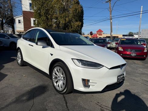 Used 2017 Tesla Model X 100D image 5