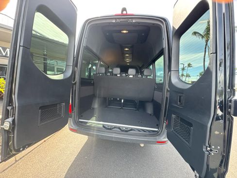 Used 2021 Mercedes-Benz Sprinter 2500 image 11