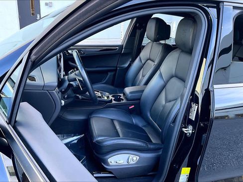 Used 2022 Porsche Macan AWD/4WD image 8