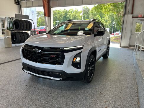 New 2026 Chevrolet Equinox RS w/ Convenience Package III FWD image 4