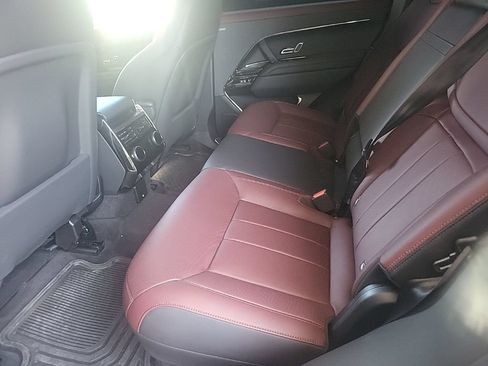 Used 2025 Land Rover Range Rover Sport Dynamic SE AWD/4WD image 11