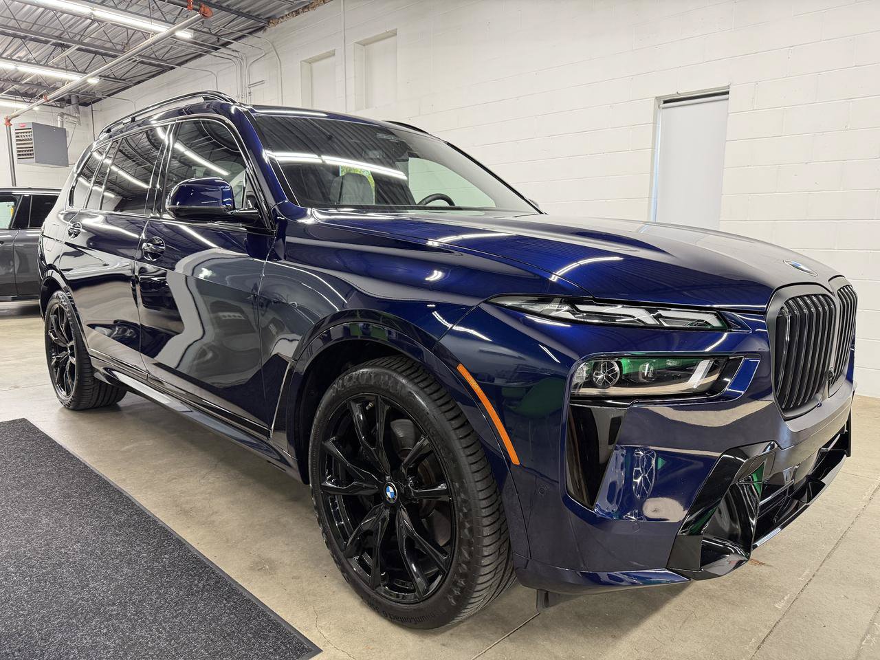 Used 2024 BMW X7 xDrive40i w/ Executive Package AWD/4WD image 3