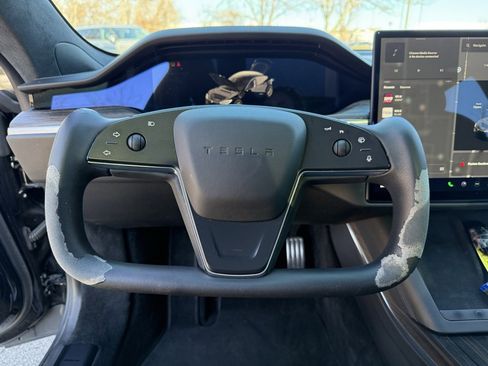 Used 2021 Tesla Model S Plaid image 11