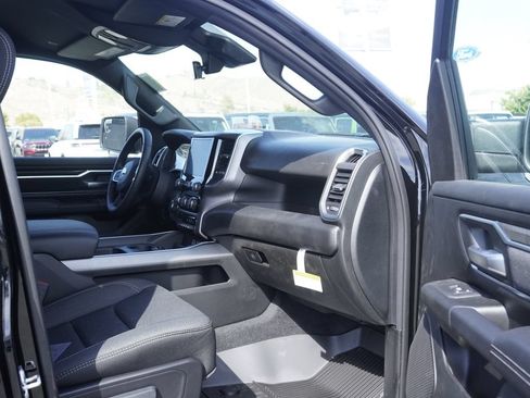 New 2026 RAM 1500 4x4 Crew Cab image 31