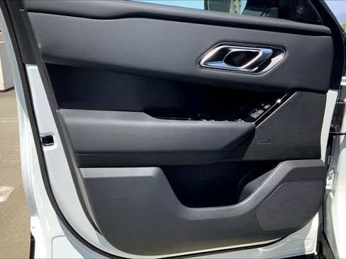 New 2026 Land Rover Range Rover Velar Dynamic SE image 11