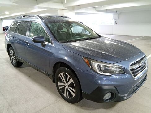Used 2018 Subaru Outback 3.6R Limited AWD/4WD image 3