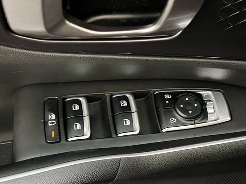 Used 2024 Kia Sorento LX FWD image 17