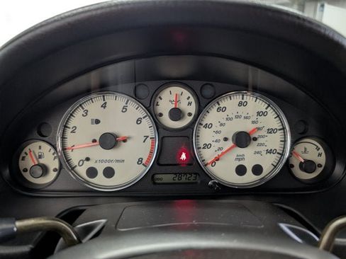 Used 2002 MAZDA MX-5 Miata LS RWD image 16