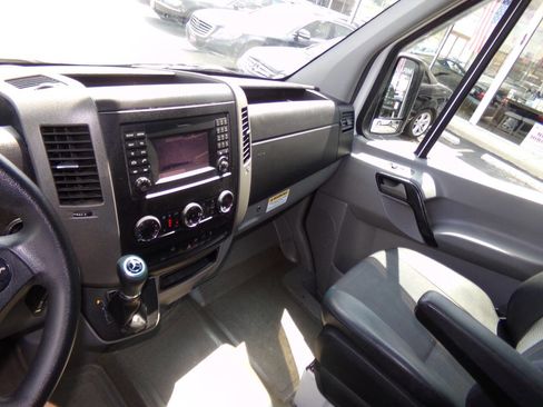 Used 2014 Mercedes-Benz Sprinter 2500 image 76