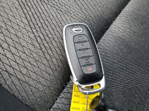 Used 2025 Nissan Rogue SV FWD image 28