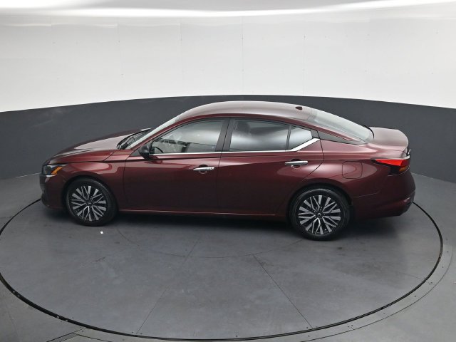 Used 2025 Nissan Altima 2.5 SV FWD image 27