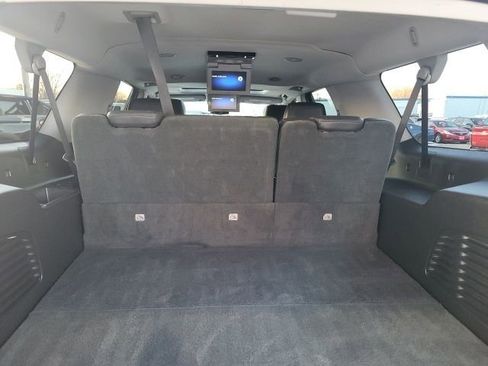 Used 2019 Cadillac Escalade ESV Premium Luxury image 18