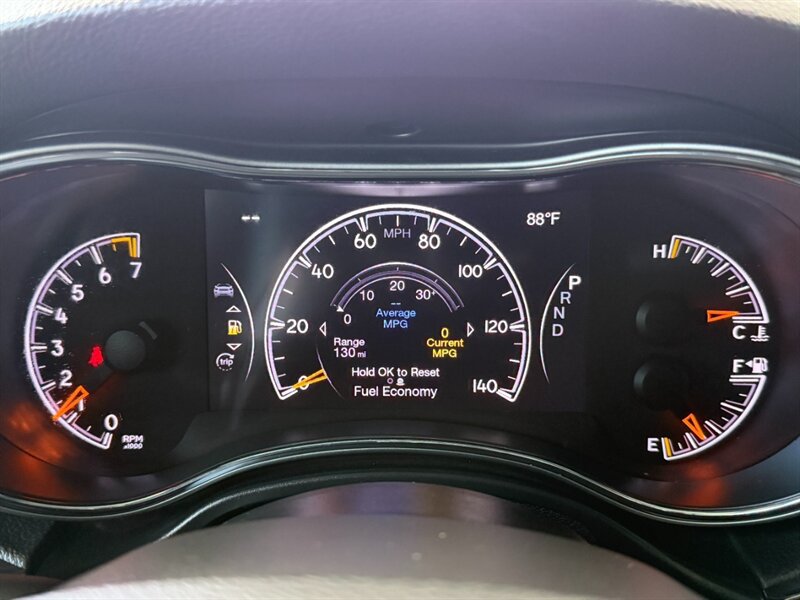 Used 2019 Jeep Grand Cherokee Laredo RWD image 29
