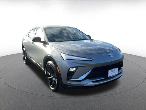 Used 2025 Buick Envista Sport Touring image 3