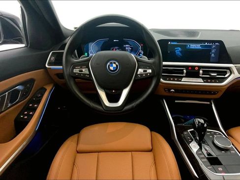 Used 2022 BMW 330e xDrive w/ Premium Package AWD/4WD image 4