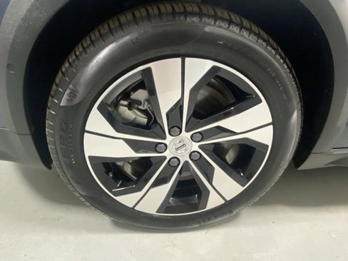 Certified 2025 Volvo V60 B5 Cross Country Plus image 5