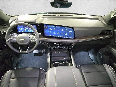 Used 2025 Chevrolet Tahoe Premier AWD/4WD image 9