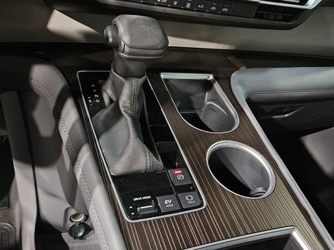 Used 2024 Toyota Sienna LE image 32